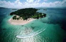 PASSEIO DE LANCHA EM ILHA